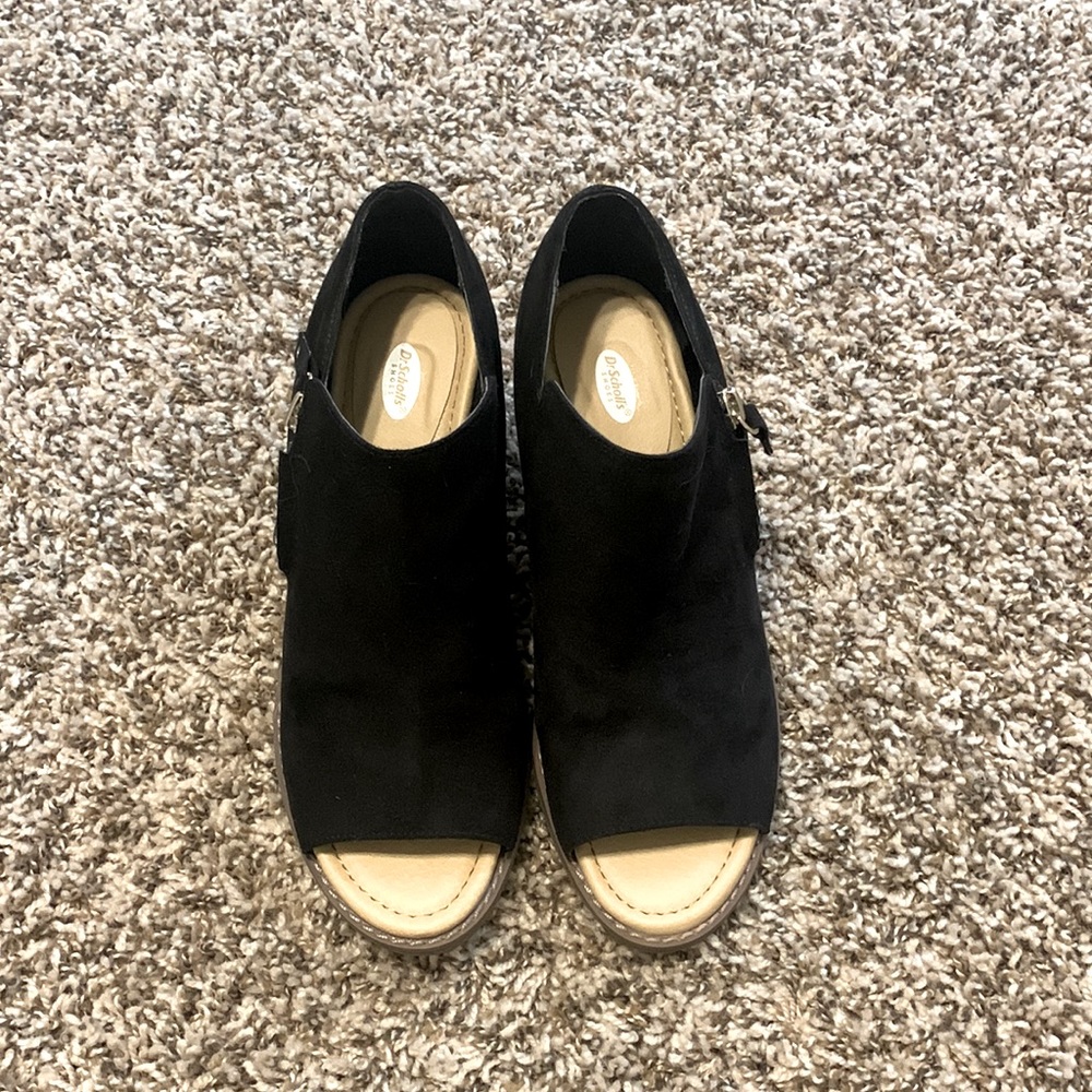 The brand is Dr.Scholls, color is black and size is 8